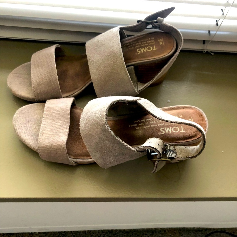 TOMS Tan Sandals, size 6